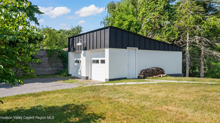 476 South Road Photo 30