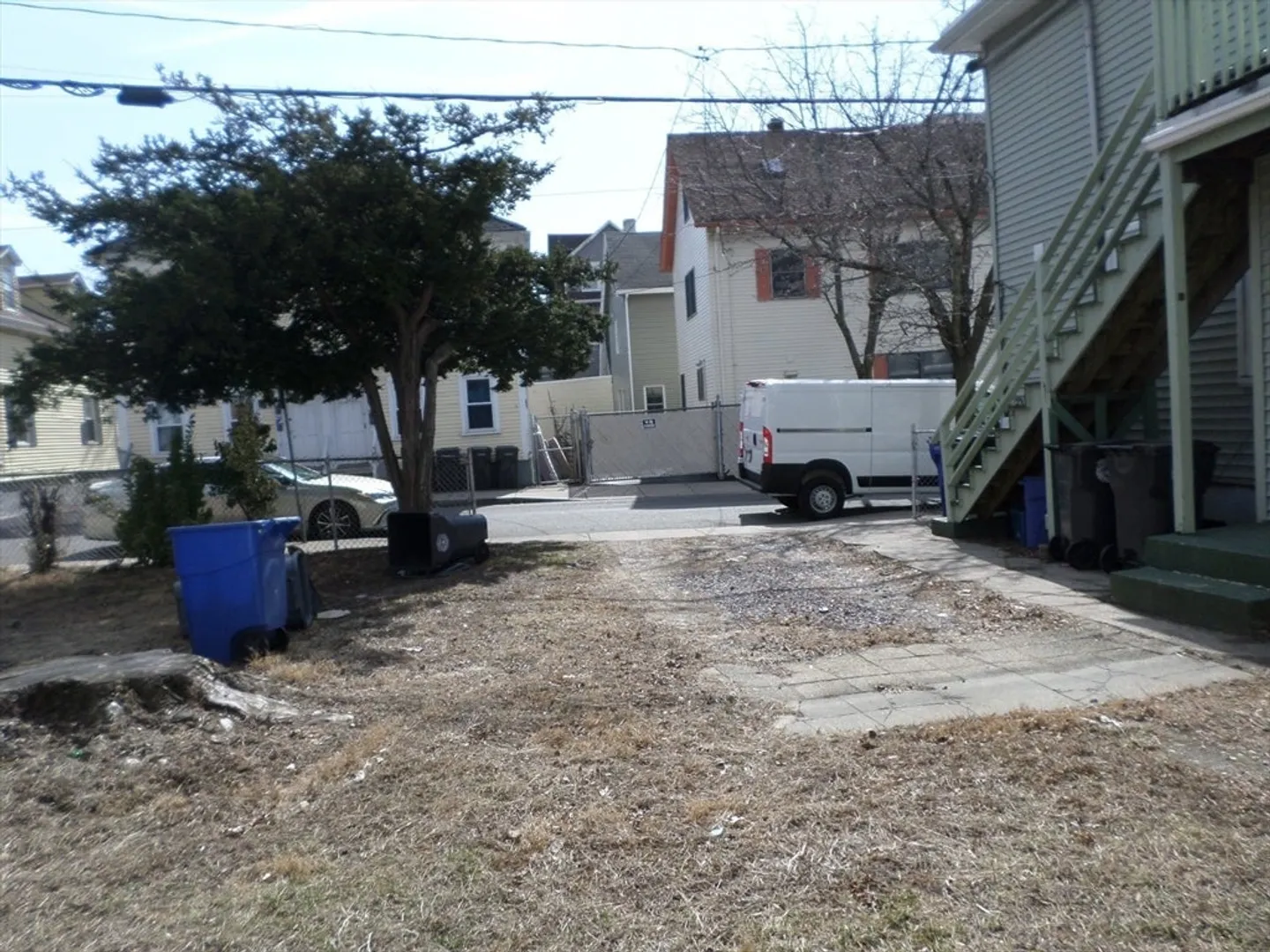 57 Bloomingdale St Photo 4