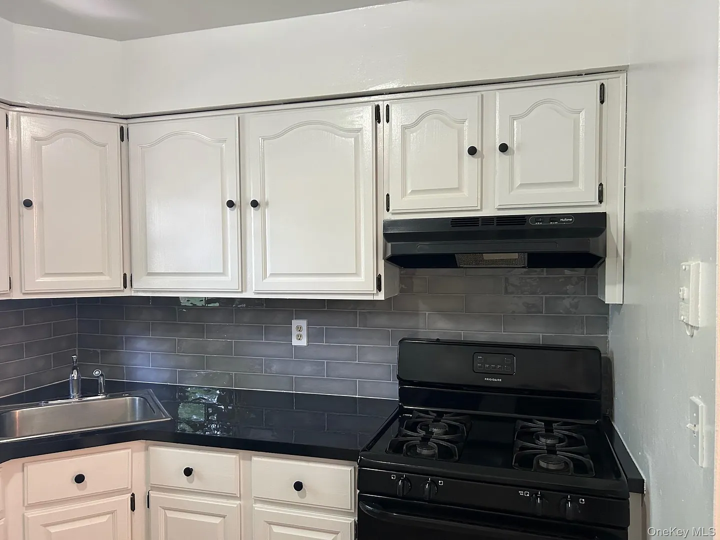 284 Sneden Place W #284 Photo 4