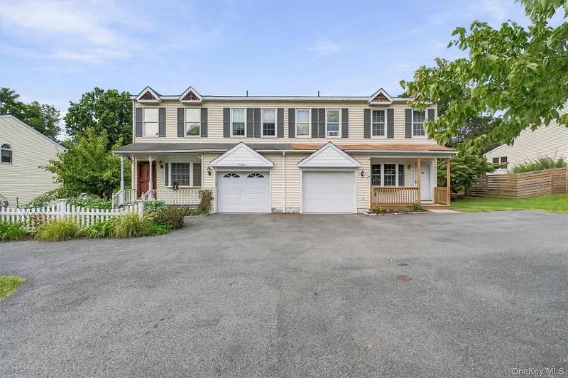 1069 Wolcott Avenue Photo 3