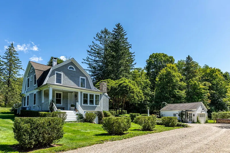 135 Wykeham Road Photo 1