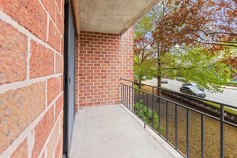 275 Main St #403 Photo 10