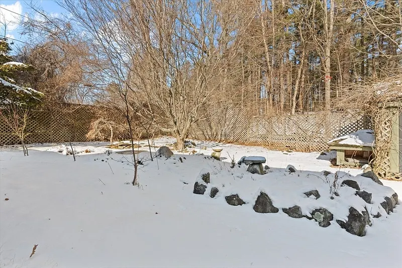 153 W. Main St. Photo 15
