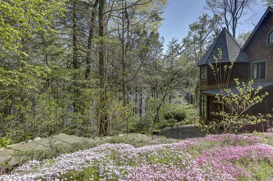 152 Tower Hill Road Photo 2