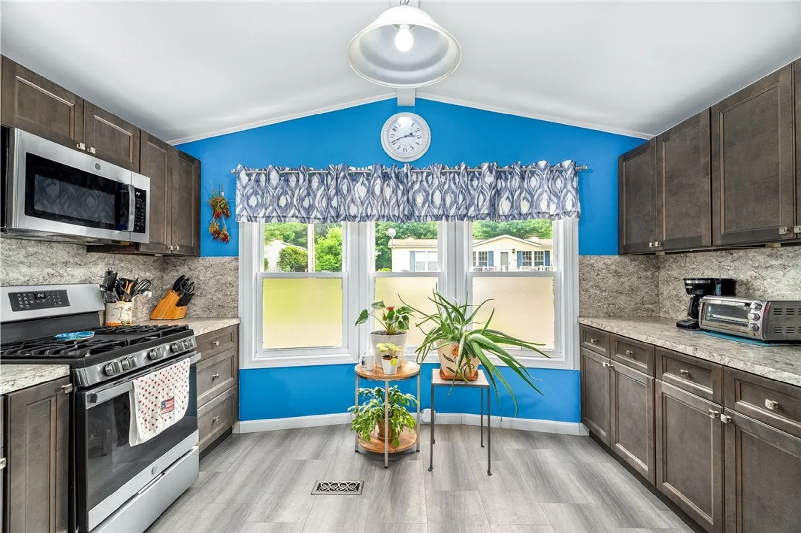 464 Gardiner Road #103 Photo 8
