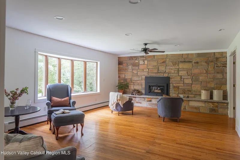 57 Anderson Road Photo 17