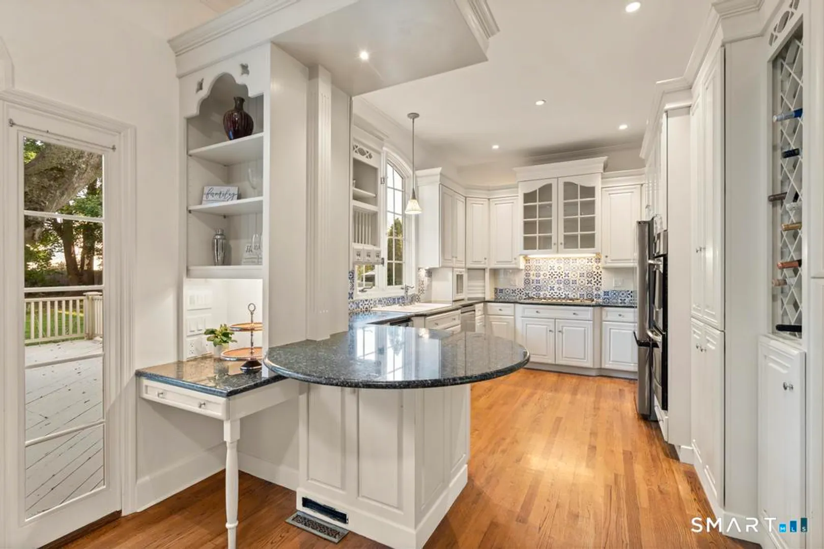 152 West River Street Photo 8