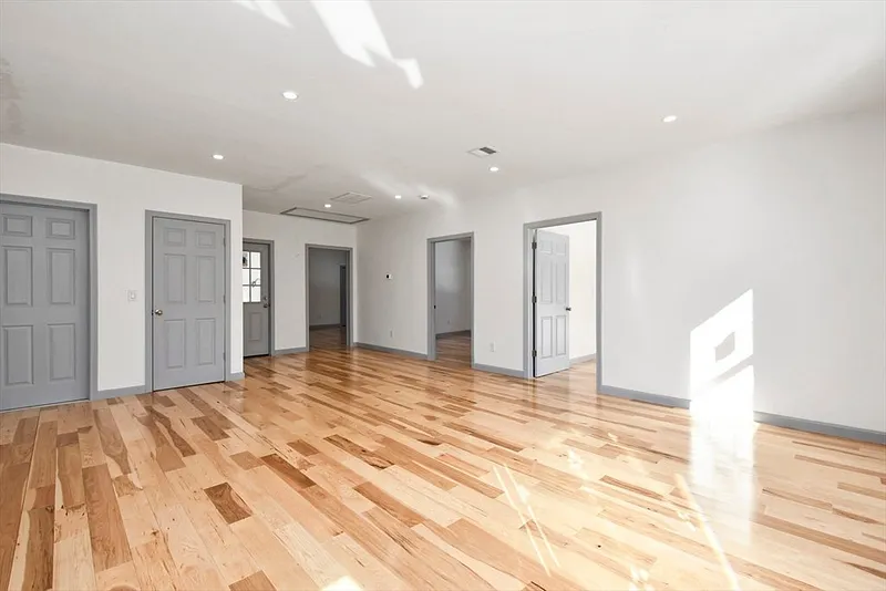 1 Stockwell Road Photo 8