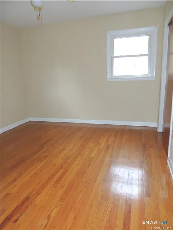 87 Hotchkiss Grove Road Photo 8