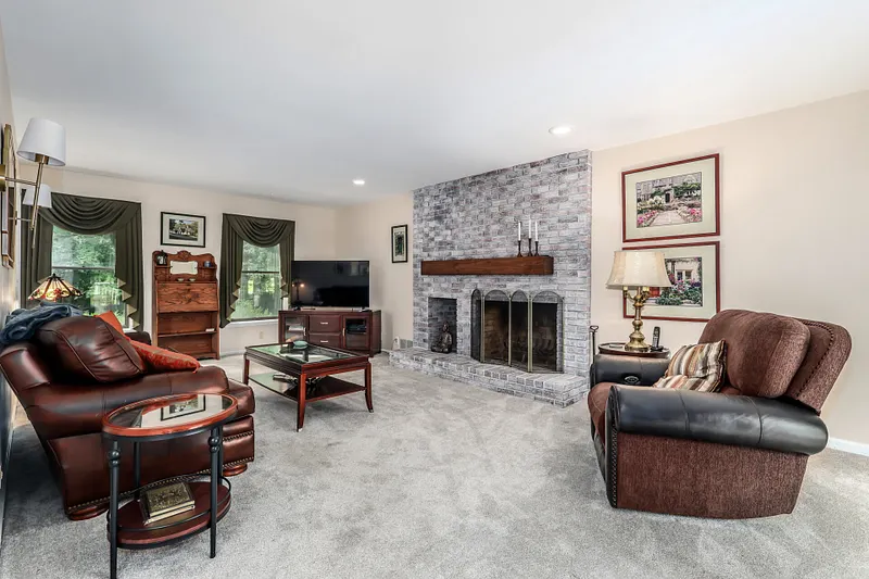 33 Brookwood Drive Photo 12