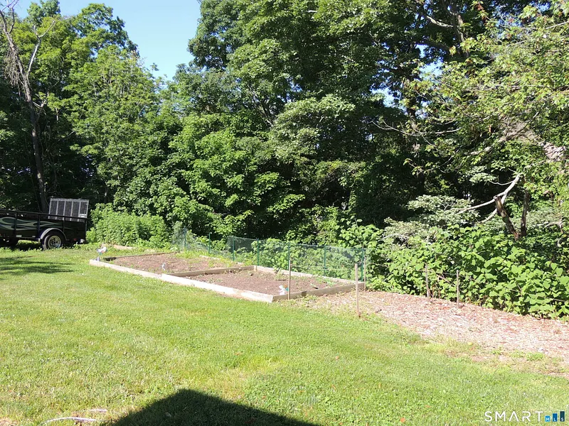 87 Hotchkiss Grove Road Photo 18