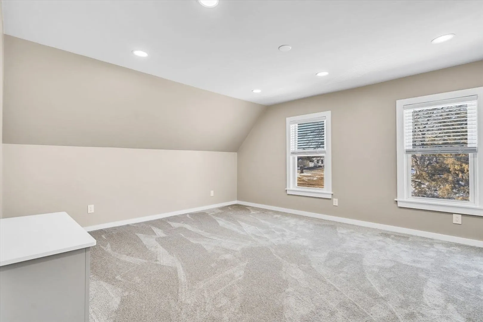 34 Pleasant St Photo 17