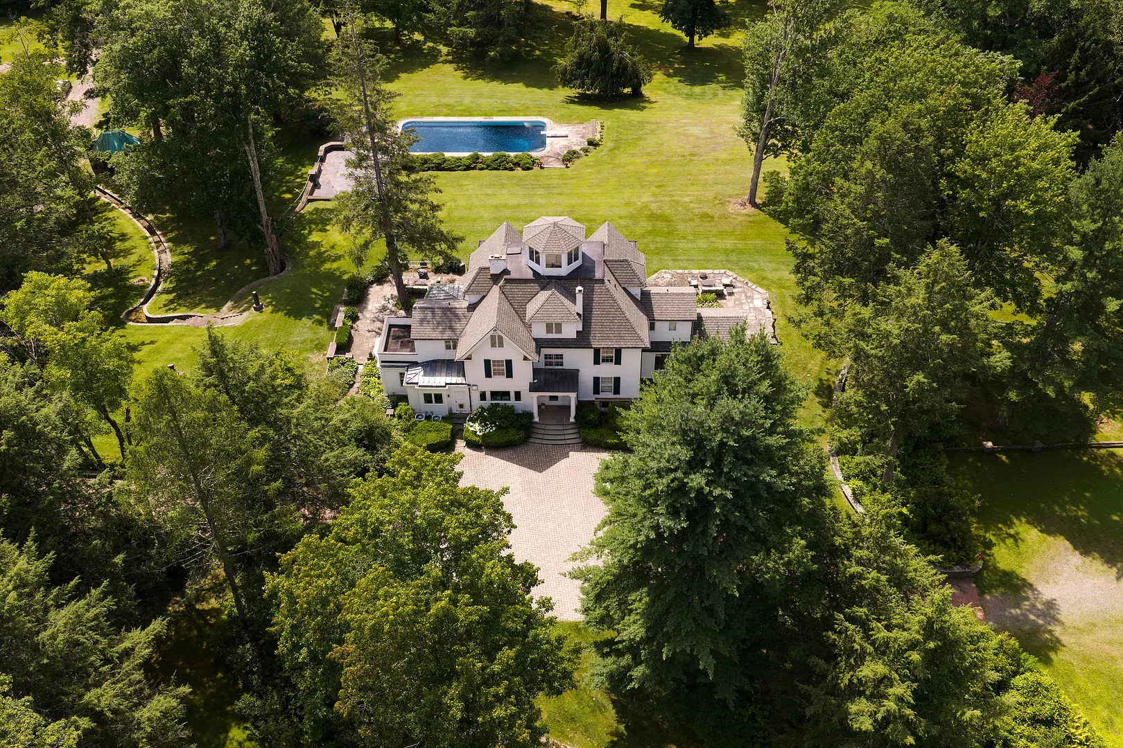 390 Erpf Road Photo 4
