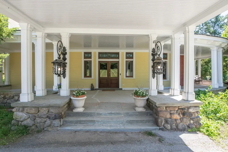 45 Hitchcock Lane Photo 8