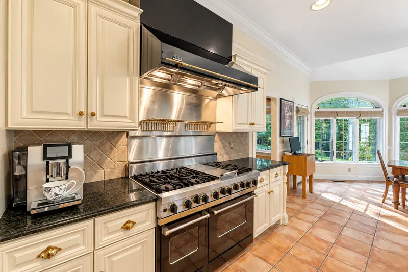 136 Long Lane Photo 23