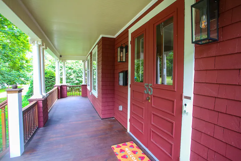 55 Marion Ave Photo 30