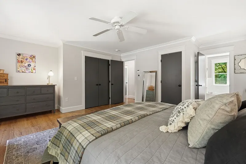 409 Henry St Photo 25