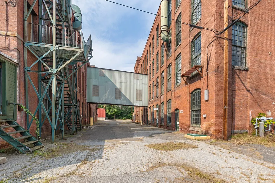 35 Lower Grape St Photo 5