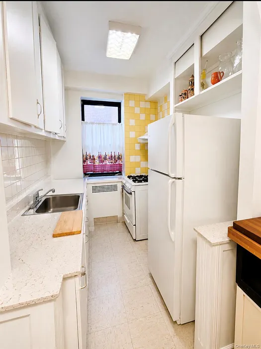 420 West 206th Street  #3G Photo 6