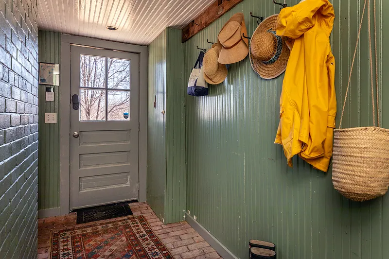 178 Center Street Photo 15