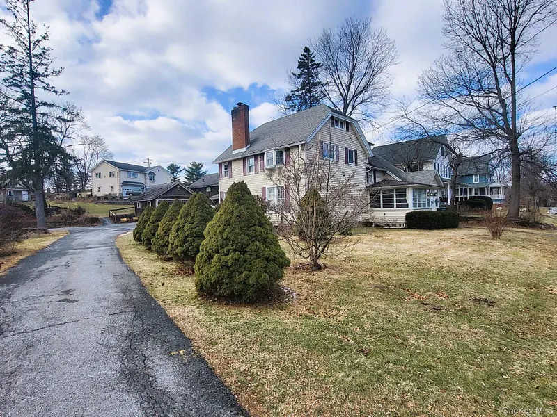 7 Hambletonian Avenue Photo 5