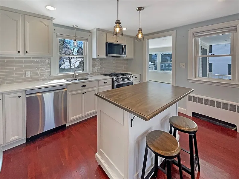 44 2nd St Photo 12