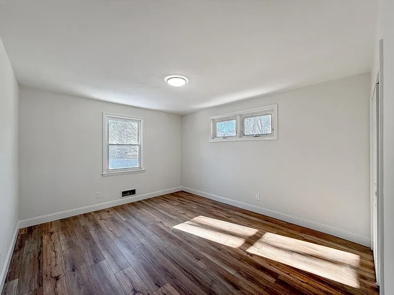 31 Millard Ave Photo 17