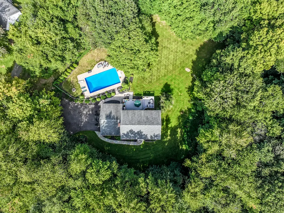 33 Brookwood Drive Photo 2