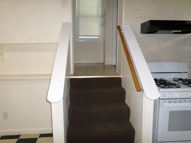 57 Bloomingdale St Photo 10