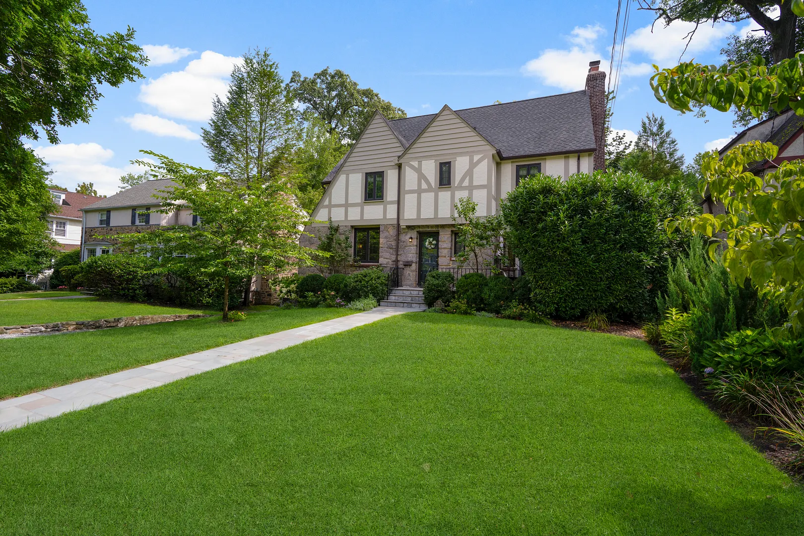 73 Woodlawn Avenue Photo 3