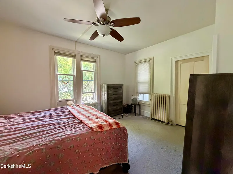 50 Buel St Photo 14
