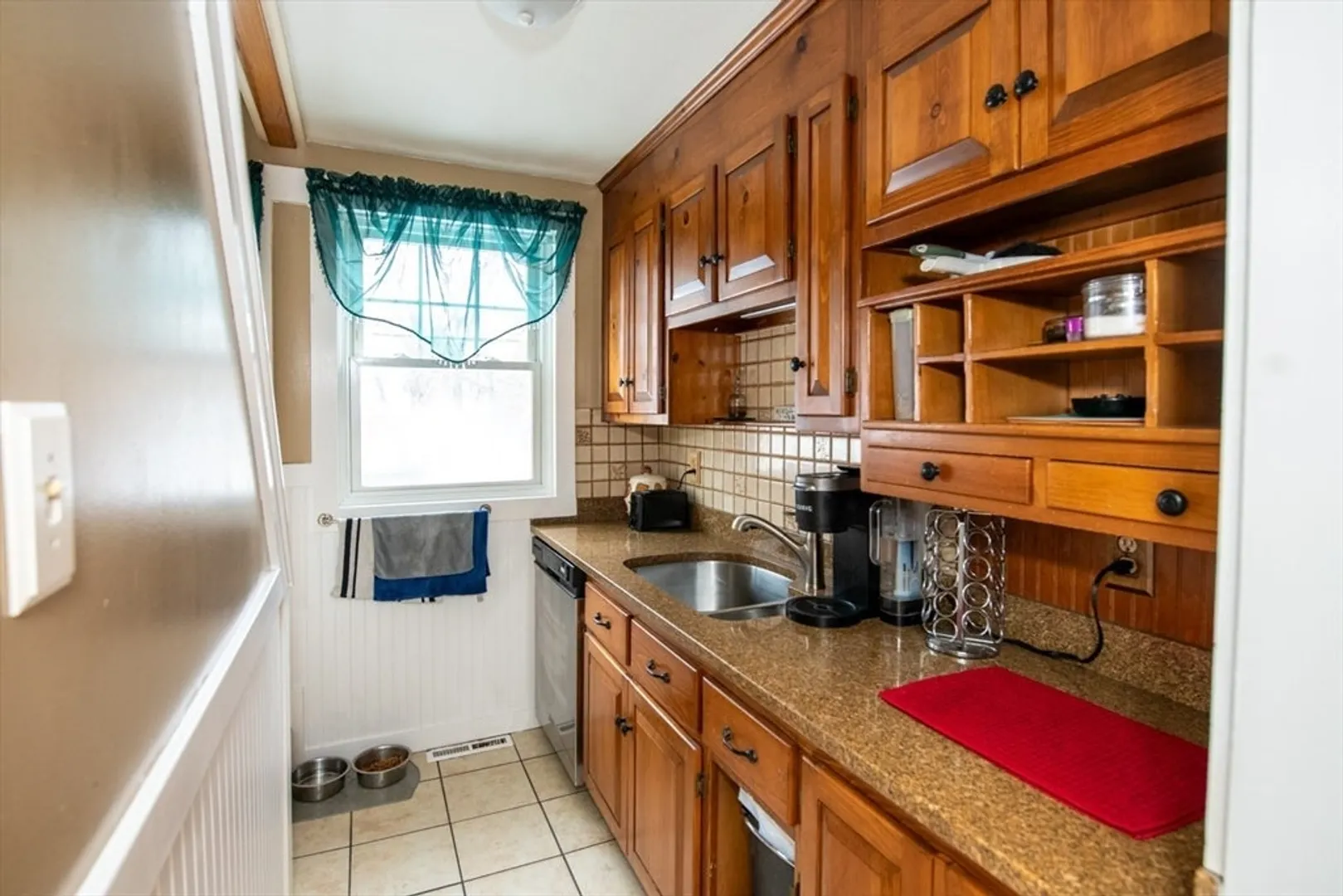 250 Lowell Street Photo 9