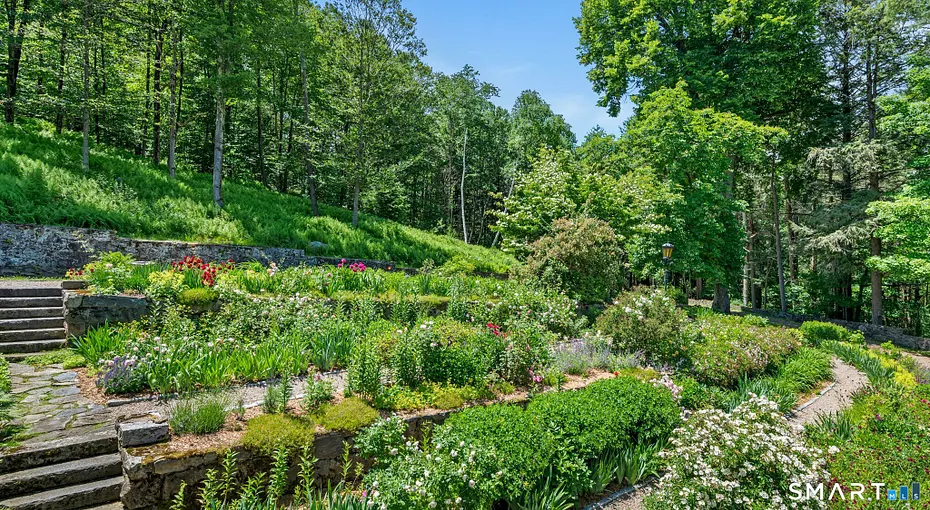 310 Litchfield Road Photo 4