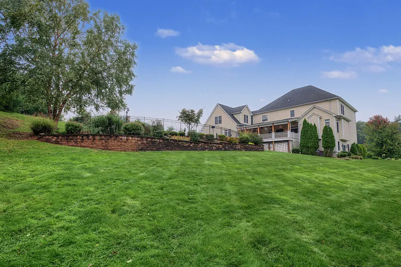 9 Pierpont Court Photo 36