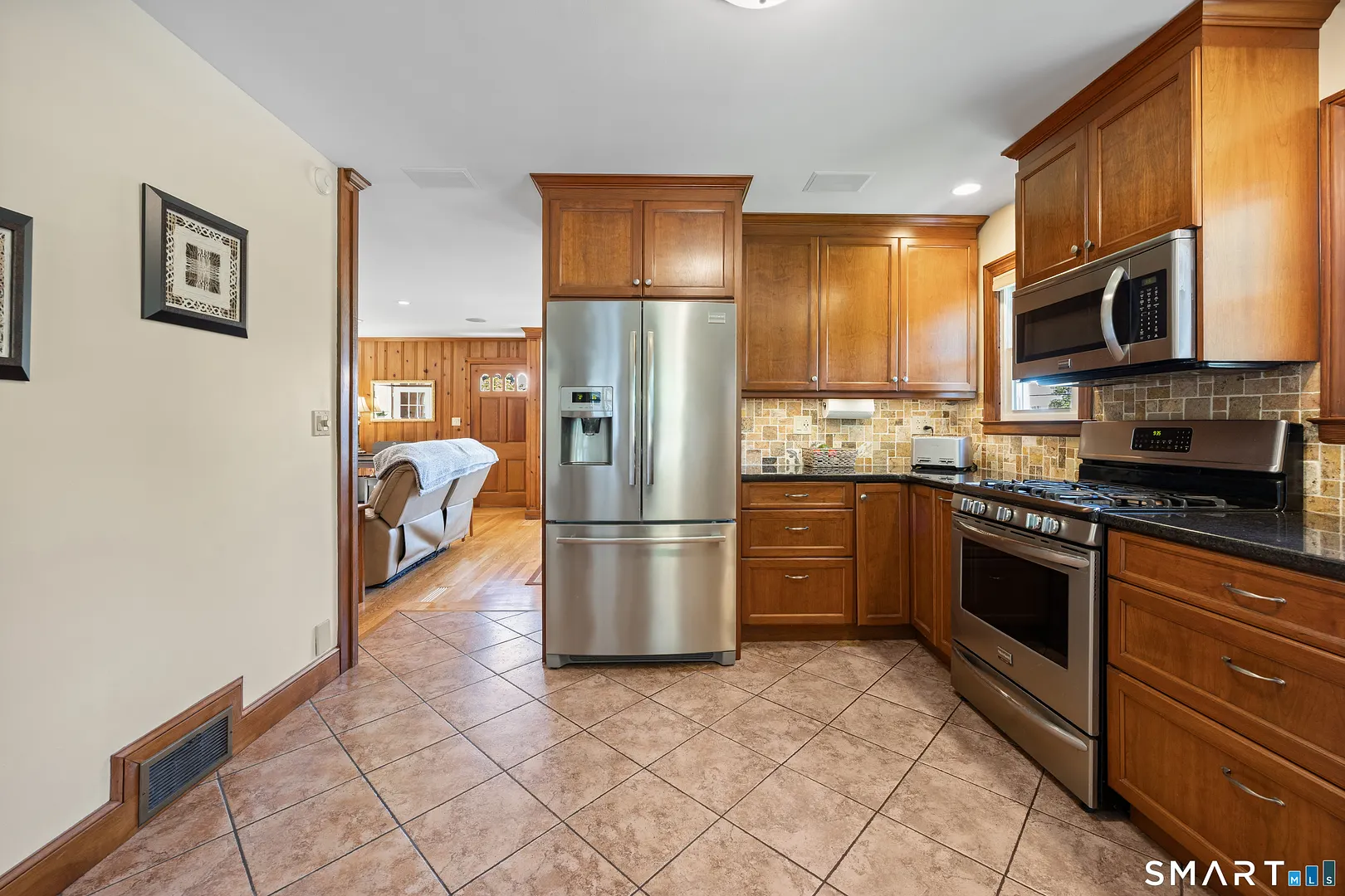 161 Upper State Street Photo 8