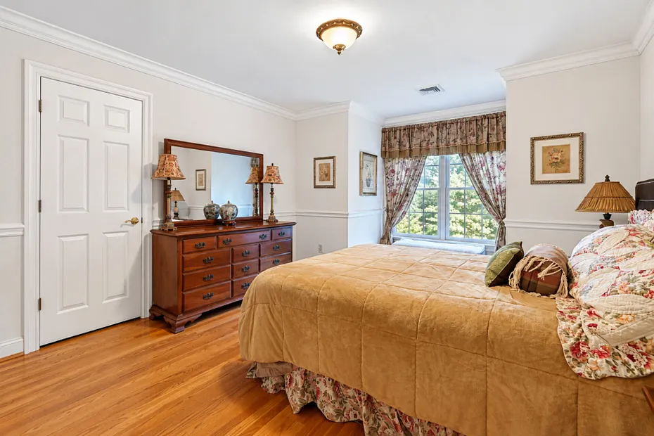136 Long Lane Photo 32