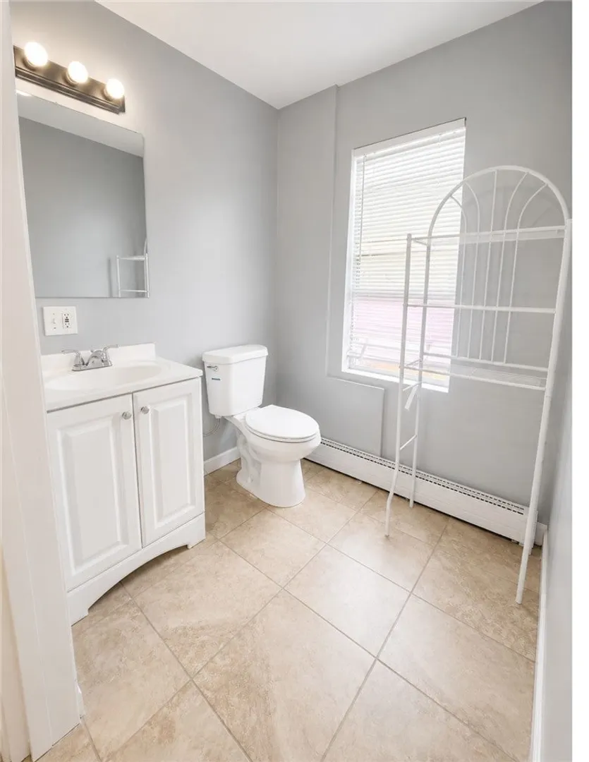 40 Norwich Avenue  #3 Photo 3