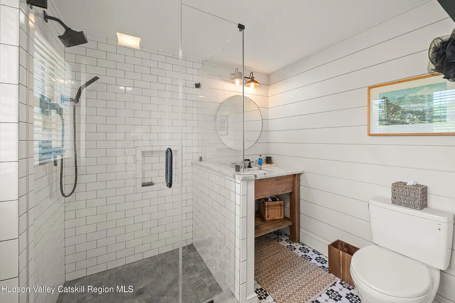 476 South Road Photo 17