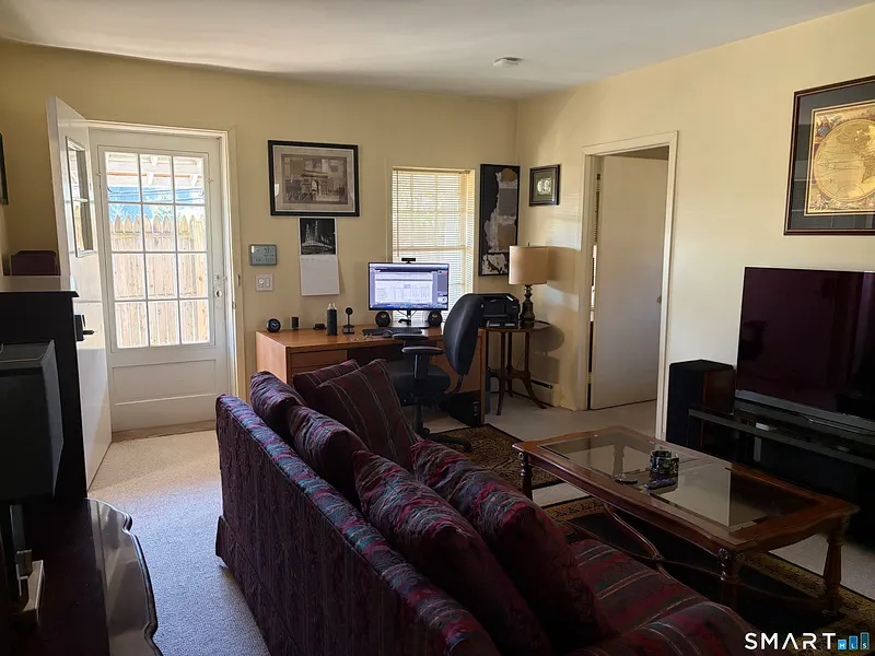 119 Kings Highway North Photo 8