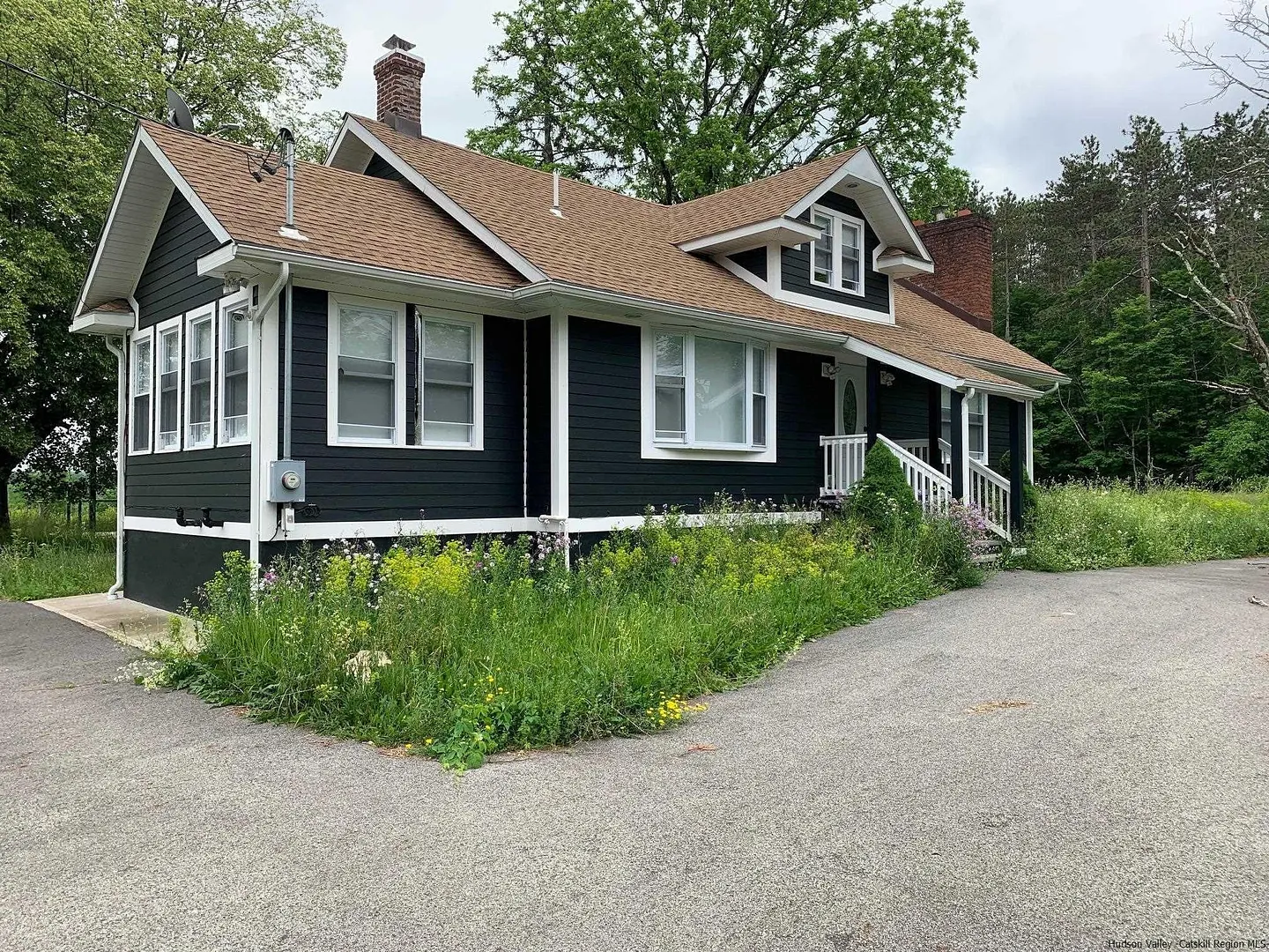 1091 Albany Post Road Photo 1
