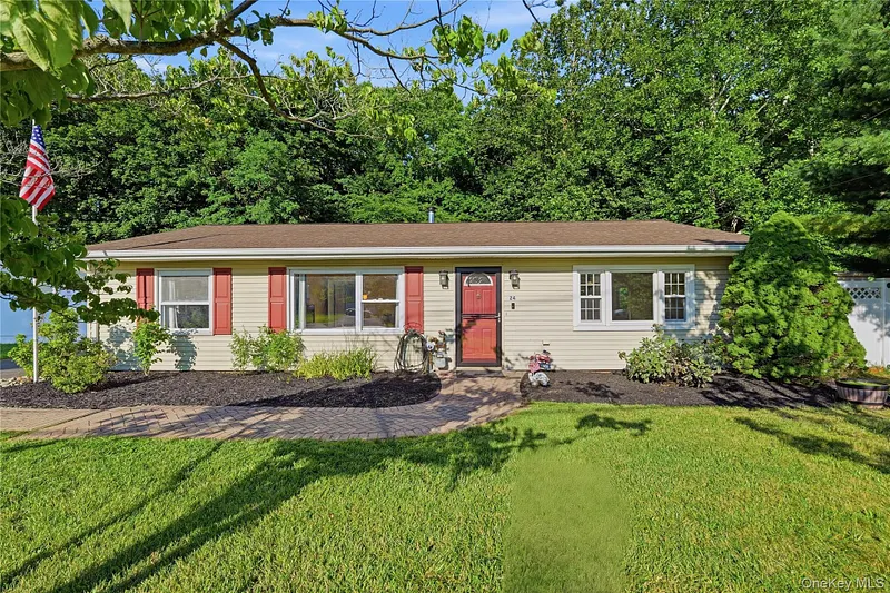 24 Lafayette Road Photo 1