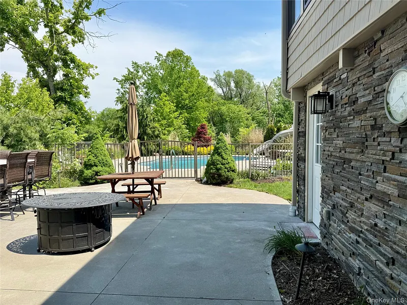 26 Bridle Lane Photo 24