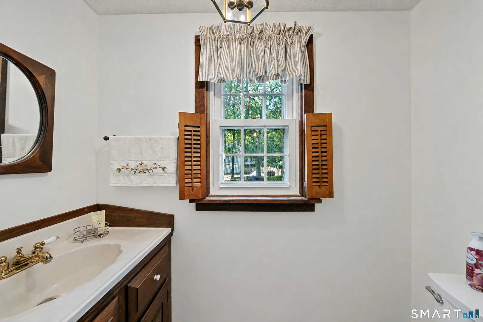 Suffield Single Family Photo 27