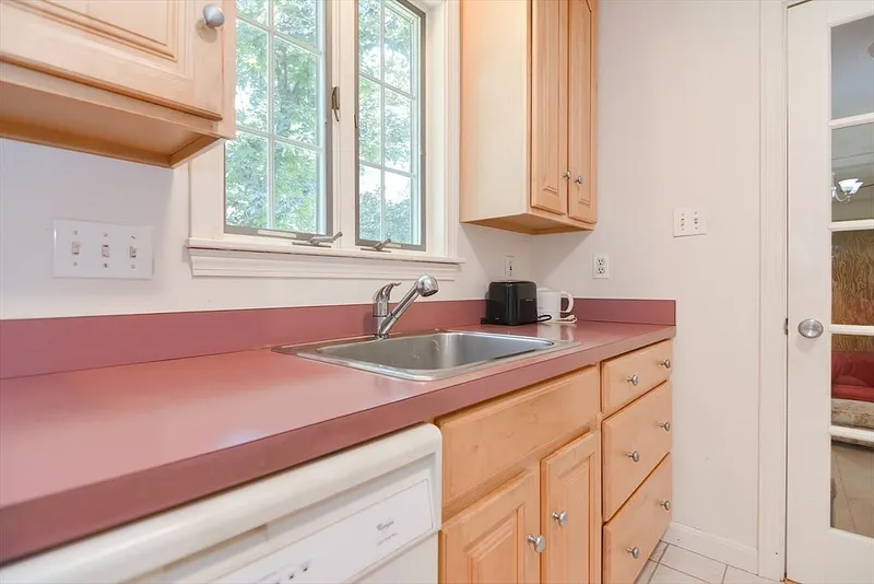 142 Bacon Street Photo 9