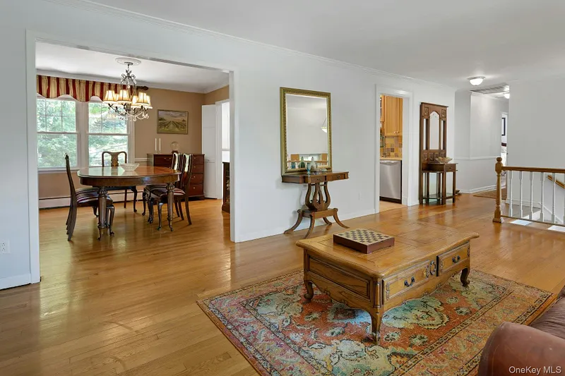 8 Woodland Road Photo 9