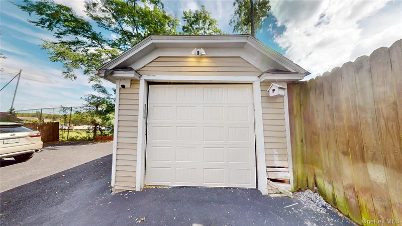 88 Grand Avenue Photo 5