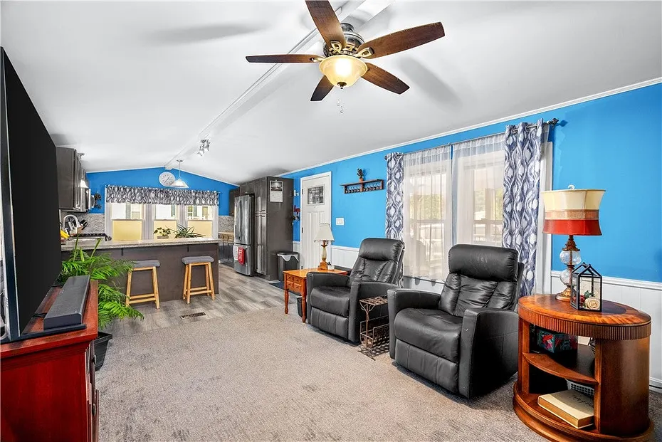 464 Gardiner Road #103 Photo 4