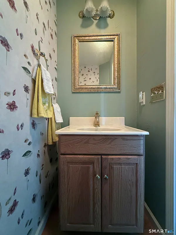240 Beach Street Photo 6