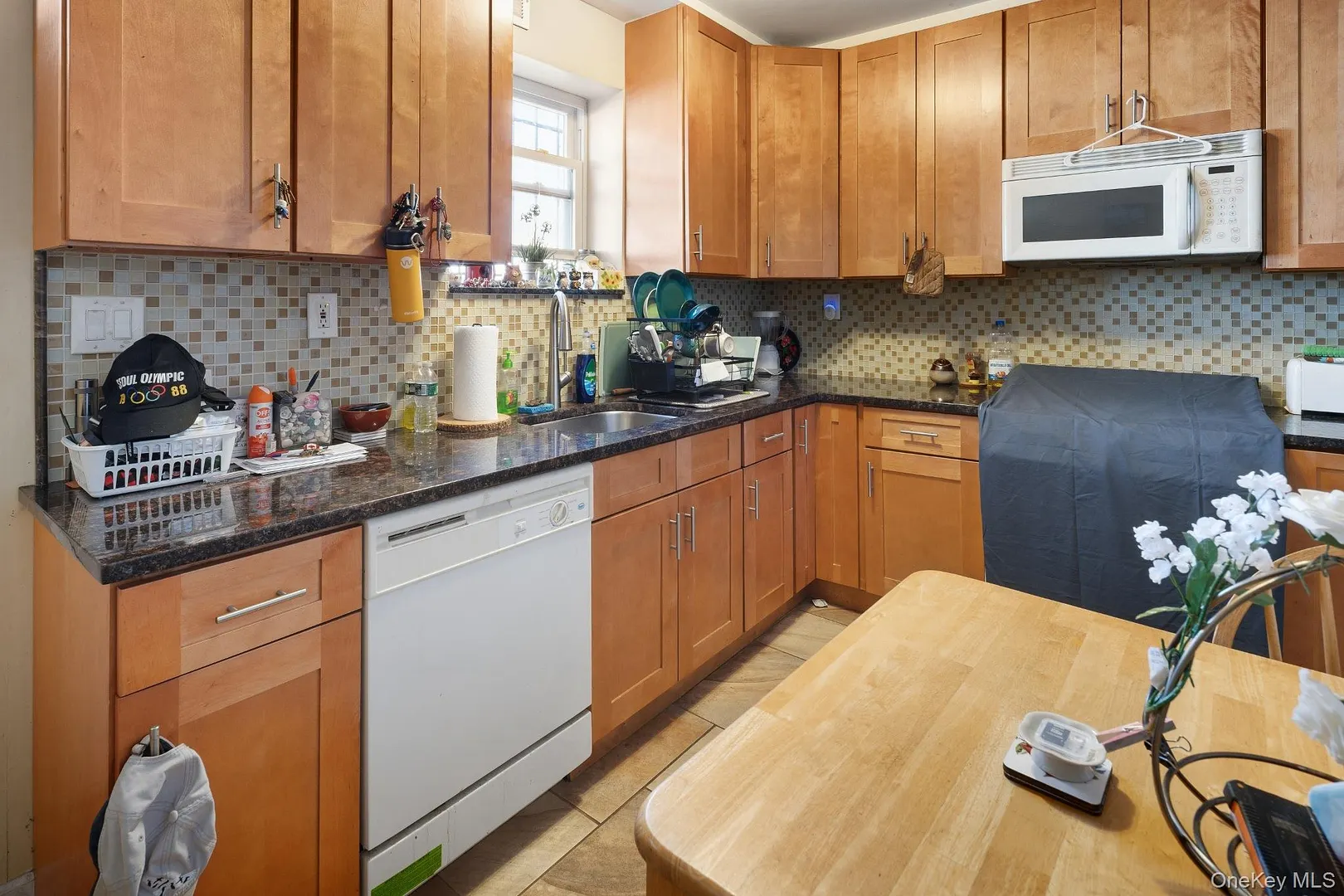 2562 Seymour Avenue Photo 13