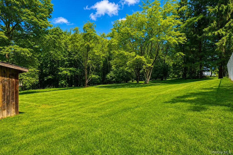 18 Hillside Road Photo 18